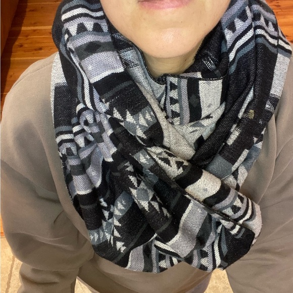 Reversible Infinity Scarf - Picture 6 of 6